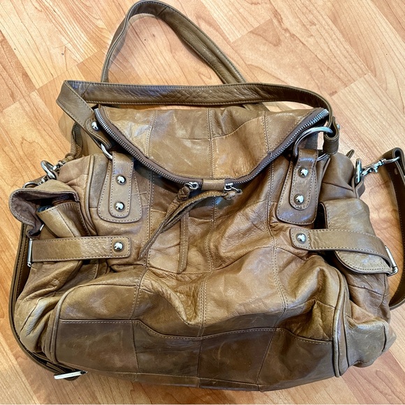 Jesslyn Blake Leather Weekend Bag - Picture 10 of 12